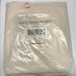 2024 Victoria’s Secret fur bag VS
